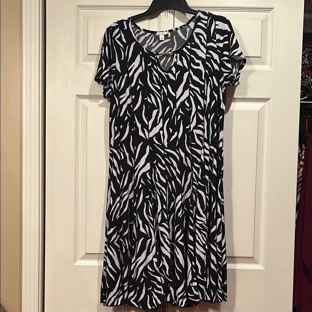 EST 1946 - Large Stylish Black and White Zebra Print, mid Calf, Full Skirt Dress